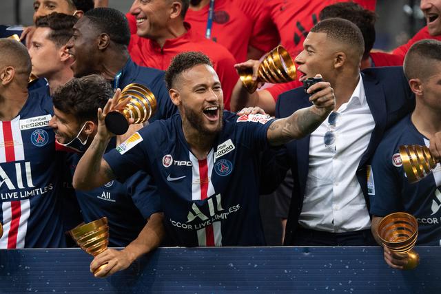 足坛射手榜C罗916球遥遥领先 梅西850球位居第二