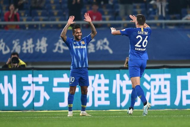 齐麟18分新疆击败江苏 皮特森28分劳森12+12